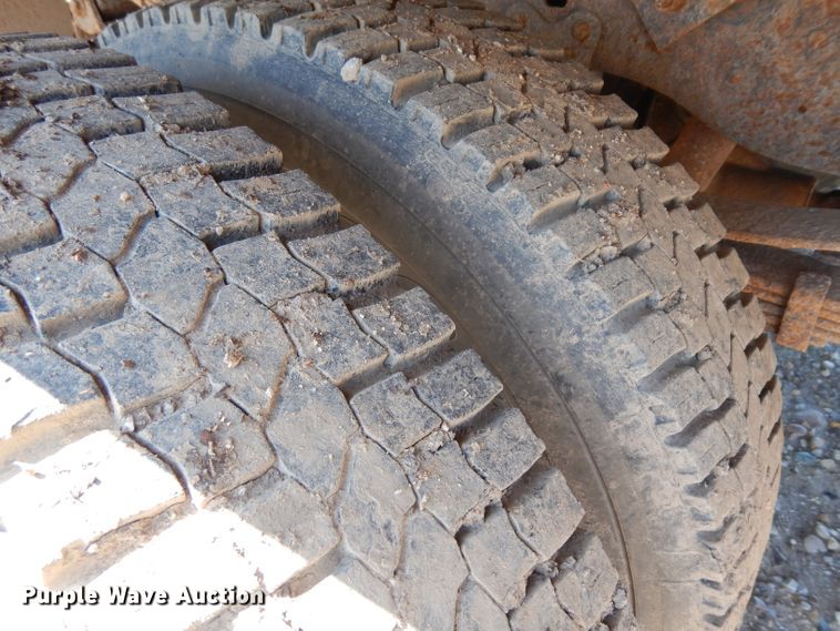 image for item GG9127 2003 Ford F450 Super Duty flatbed truck