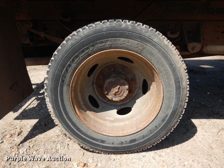 image for item GG9127 2003 Ford F450 Super Duty flatbed truck