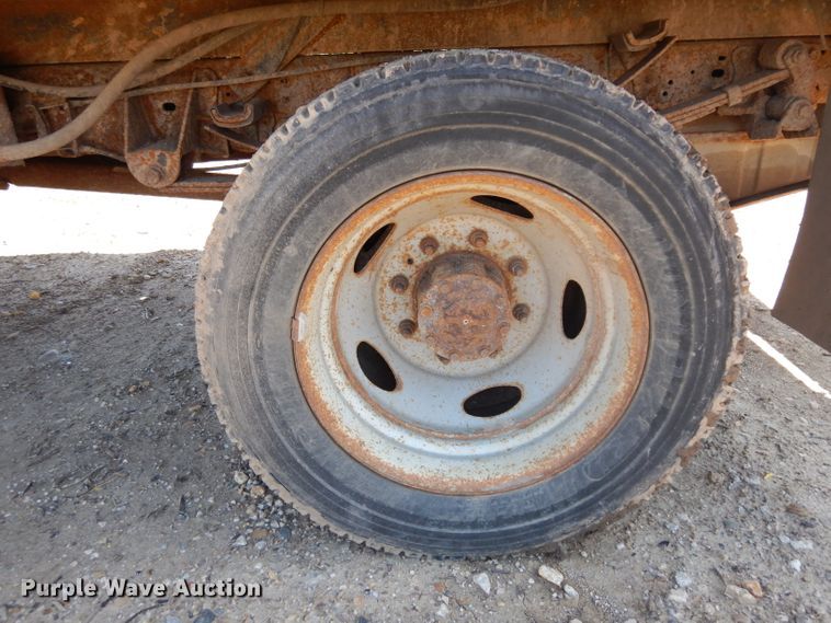 image for item GG9127 2003 Ford F450 Super Duty flatbed truck