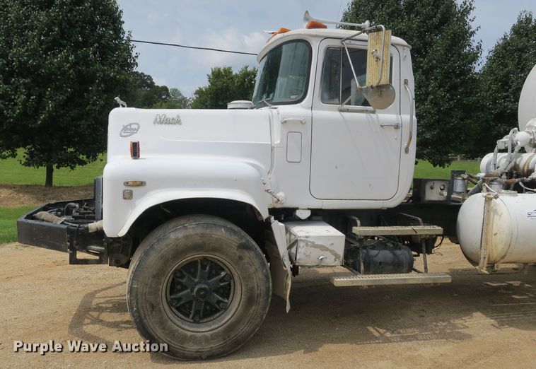 image for item DB10218 1987 Mack RS685LS Value Liner ready mix truck