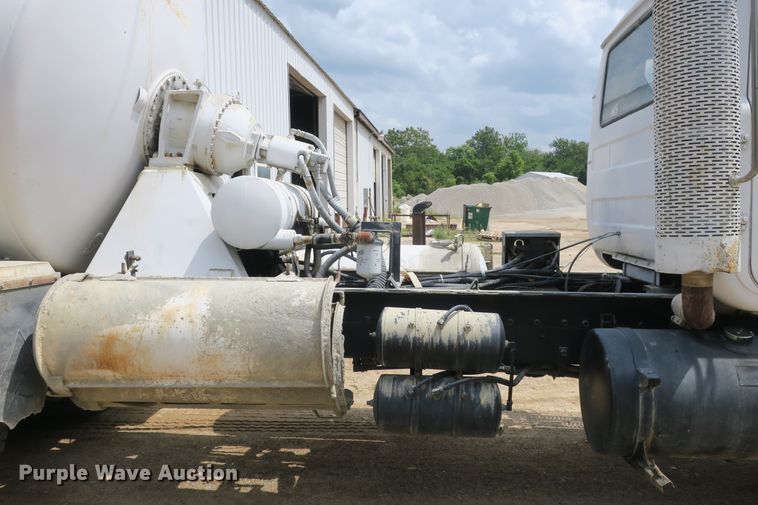 image for item DB10218 1987 Mack RS685LS Value Liner ready mix truck