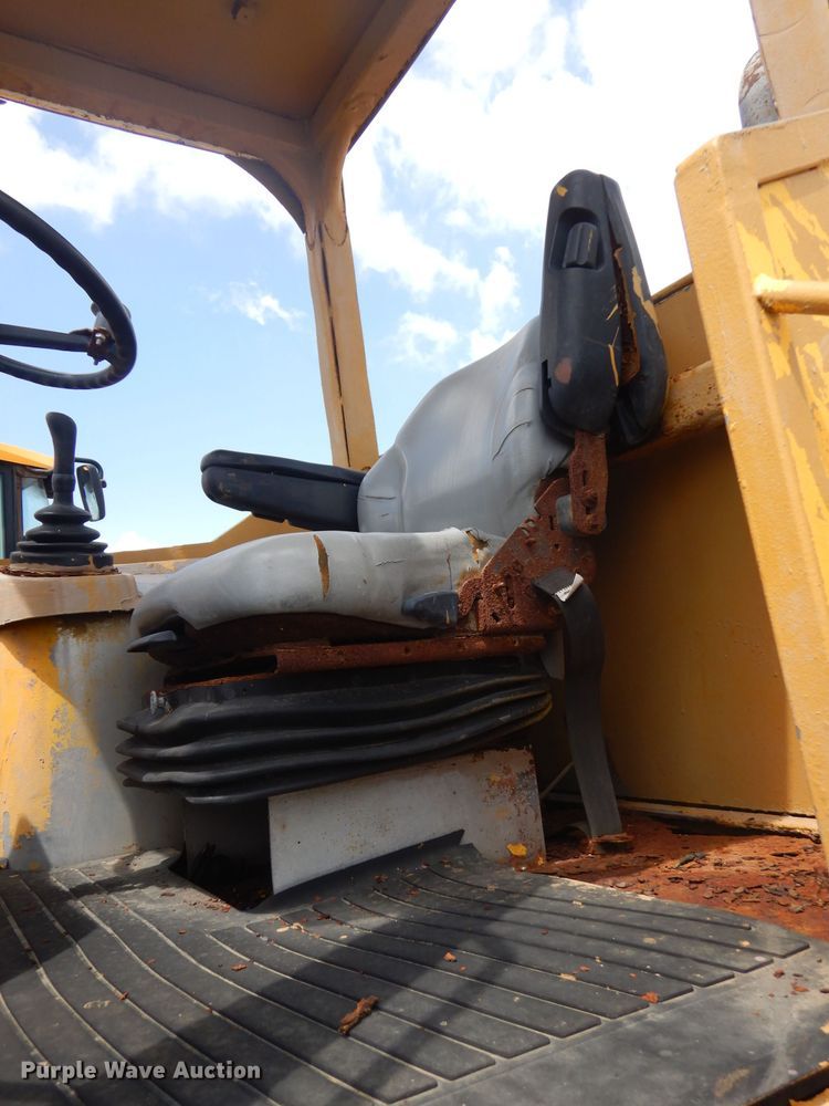 image for item DD3019 1998 John Deere 544H wheel loader