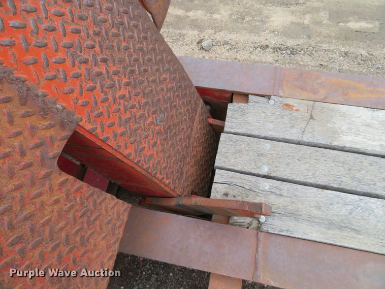 image for item DD7049 1995 Etnyre low boy equipment trailer