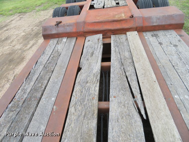 image for item DD7049 1995 Etnyre low boy equipment trailer