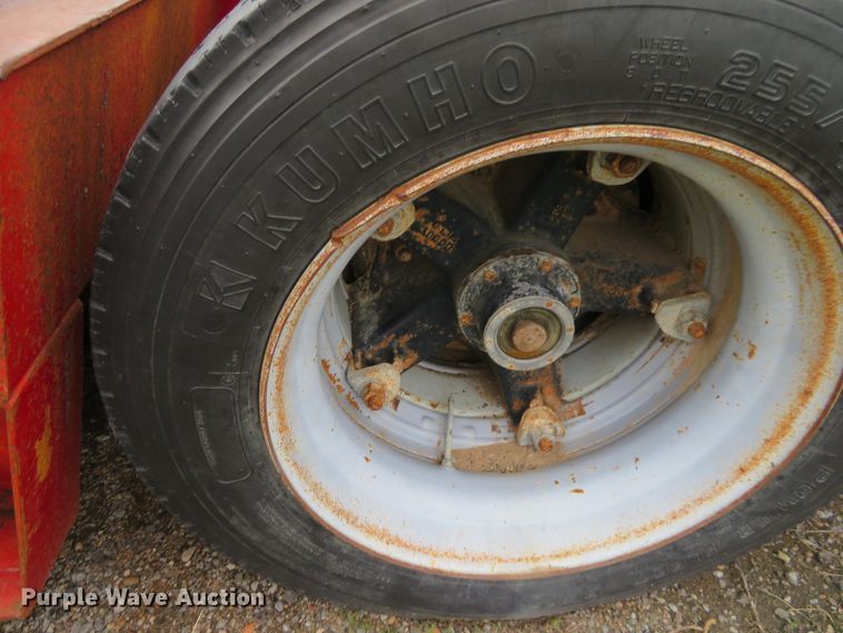 image for item DD7049 1995 Etnyre low boy equipment trailer