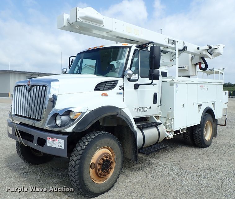 image for item DE0943 2012 International 7300 bucket truck