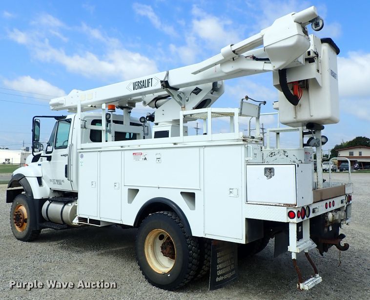 image for item DE0943 2012 International 7300 bucket truck