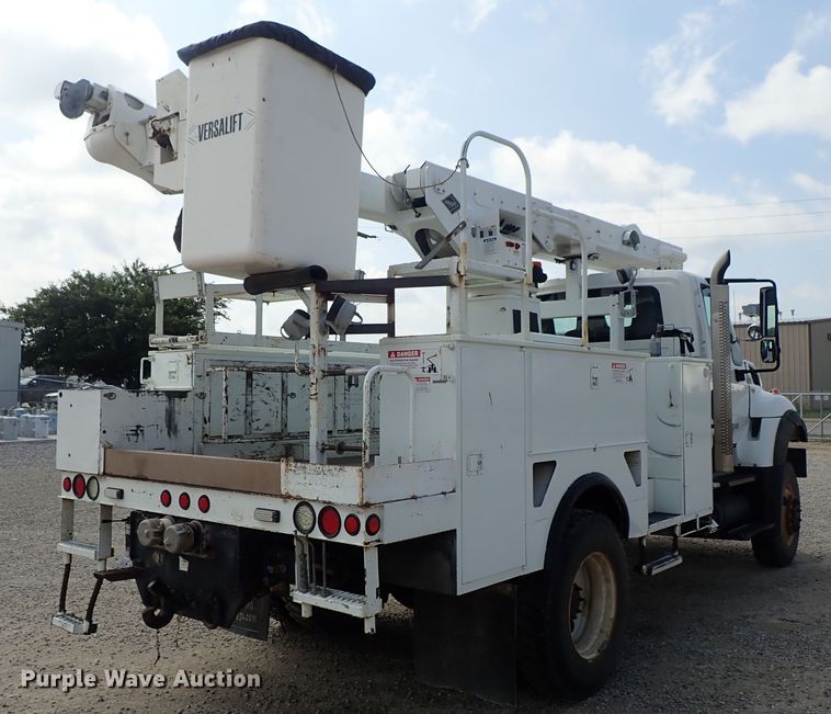 image for item DE0943 2012 International 7300 bucket truck