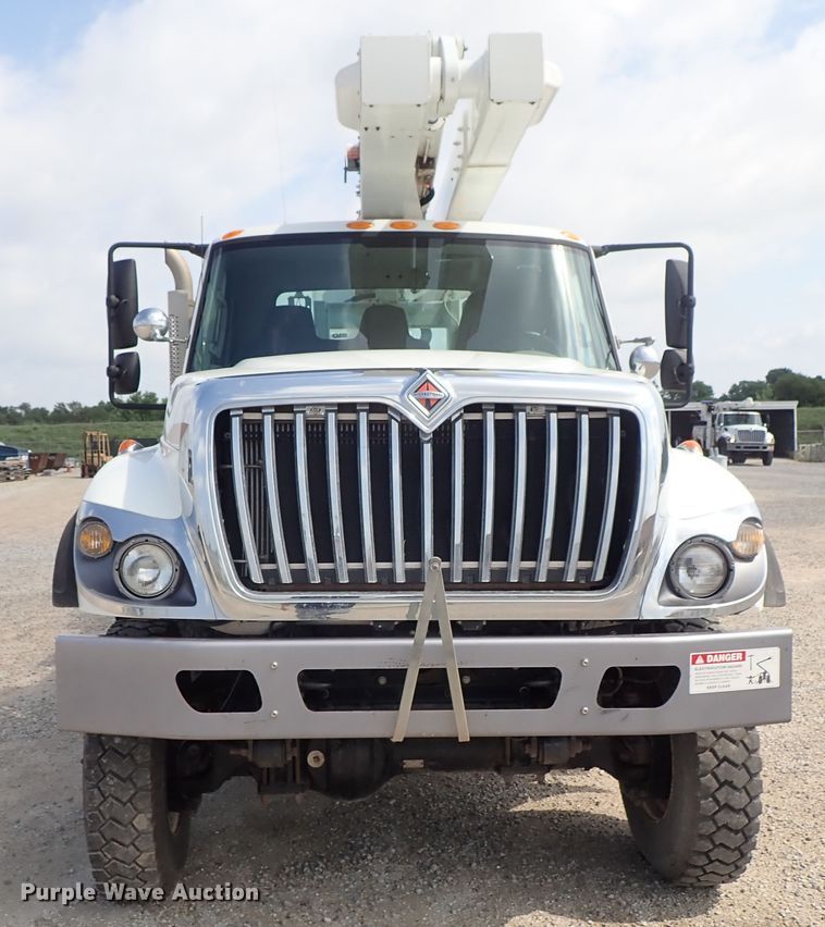 image for item DE0943 2012 International 7300 bucket truck