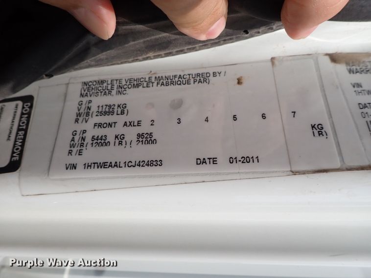 image for item DE0943 2012 International 7300 bucket truck