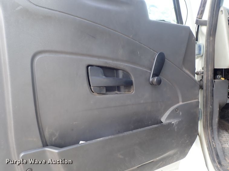 image for item DE0943 2012 International 7300 bucket truck