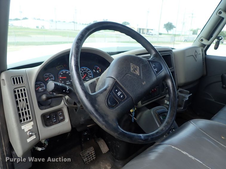 image for item DE0943 2012 International 7300 bucket truck