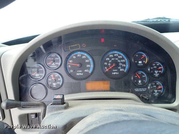 image for item DE0943 2012 International 7300 bucket truck