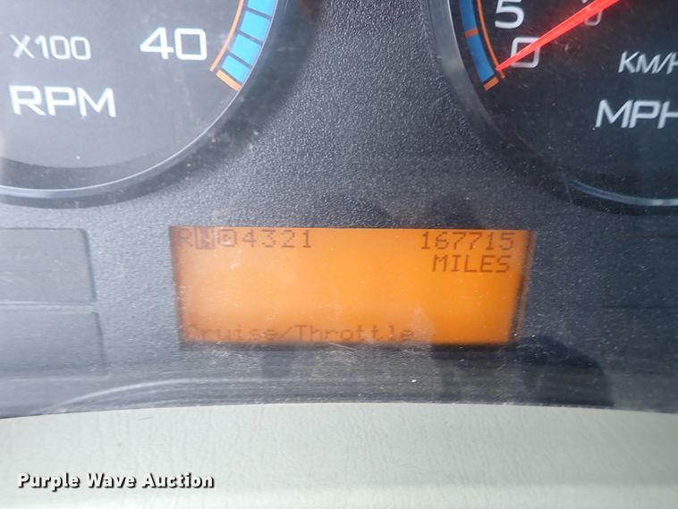 image for item DE0943 2012 International 7300 bucket truck