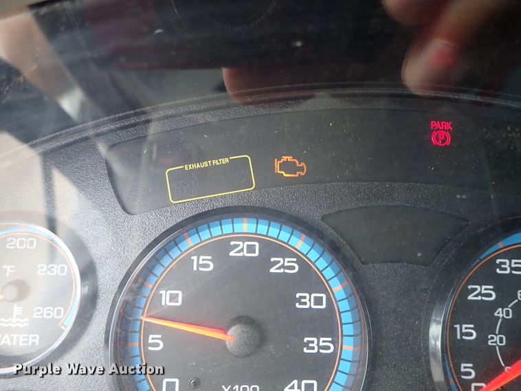 image for item DE0943 2012 International 7300 bucket truck