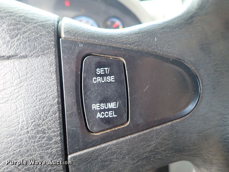 image for item DE0943 2012 International 7300 bucket truck