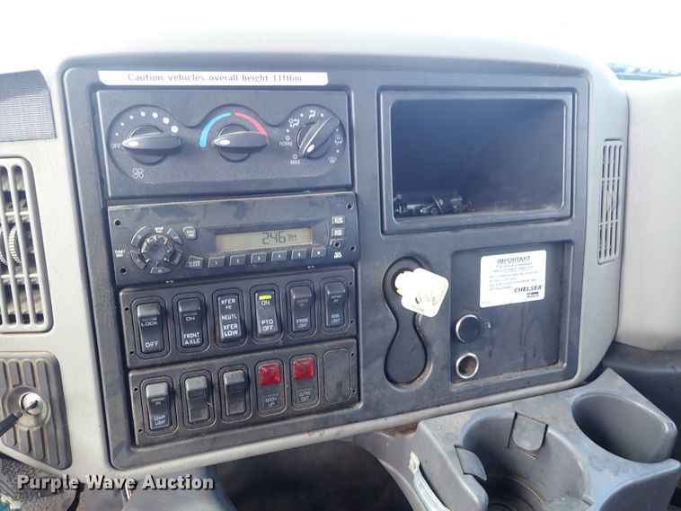 image for item DE0943 2012 International 7300 bucket truck