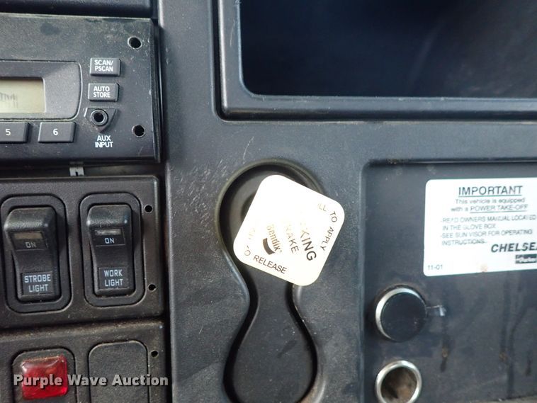 image for item DE0943 2012 International 7300 bucket truck