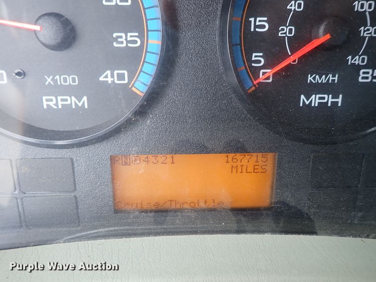 image for item DE0943 2012 International 7300 bucket truck