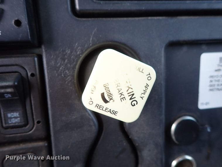 image for item DE0943 2012 International 7300 bucket truck