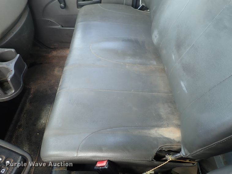 image for item DE0943 2012 International 7300 bucket truck