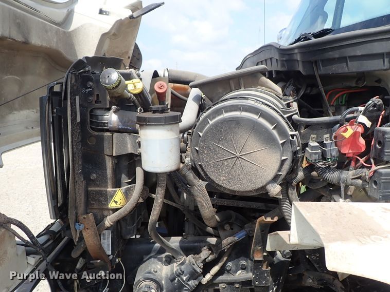 image for item DE0943 2012 International 7300 bucket truck