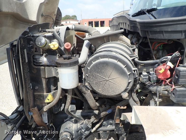 image for item DE0943 2012 International 7300 bucket truck