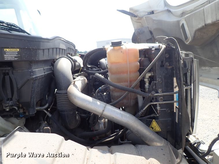 image for item DE0943 2012 International 7300 bucket truck