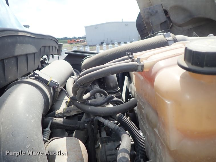 image for item DE0943 2012 International 7300 bucket truck