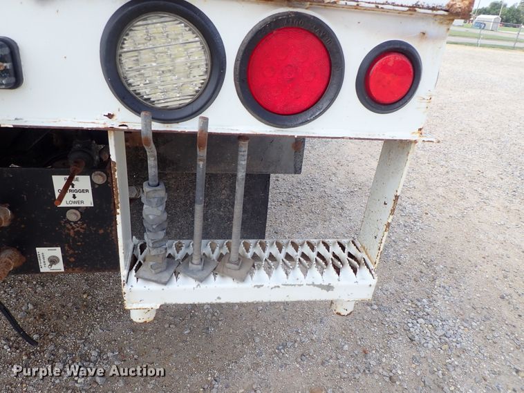 image for item DE0943 2012 International 7300 bucket truck