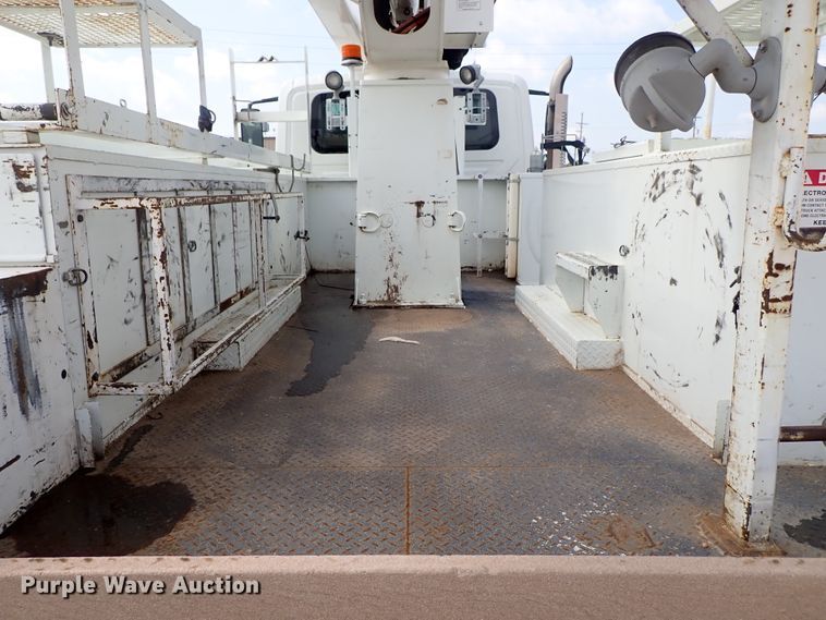 image for item DE0943 2012 International 7300 bucket truck