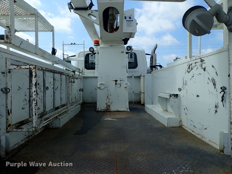 image for item DE0943 2012 International 7300 bucket truck