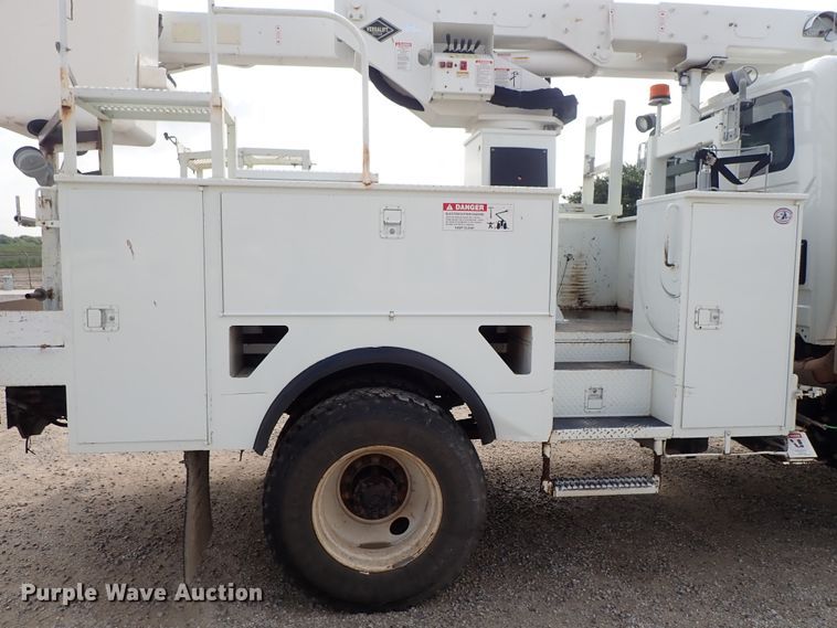 image for item DE0943 2012 International 7300 bucket truck