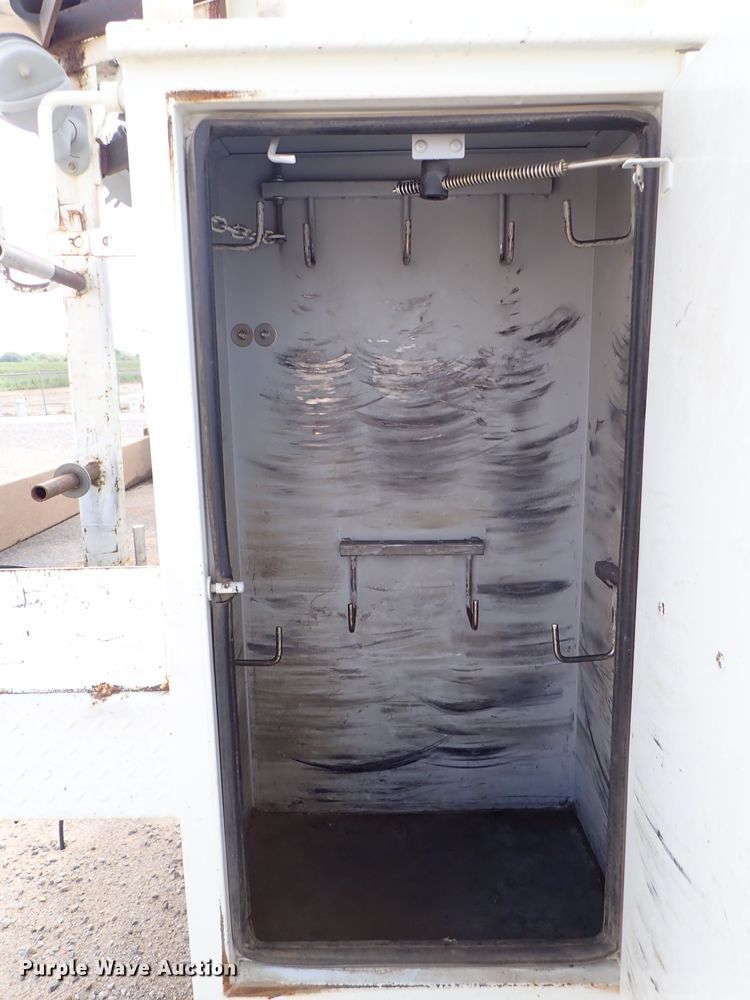 image for item DE0943 2012 International 7300 bucket truck