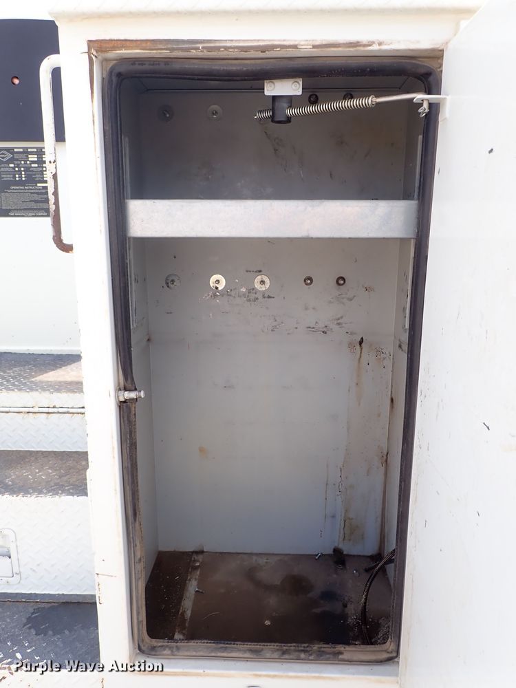 image for item DE0943 2012 International 7300 bucket truck