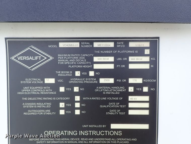 image for item DE0943 2012 International 7300 bucket truck