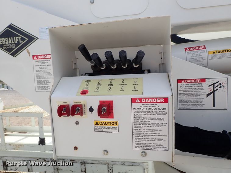 image for item DE0943 2012 International 7300 bucket truck