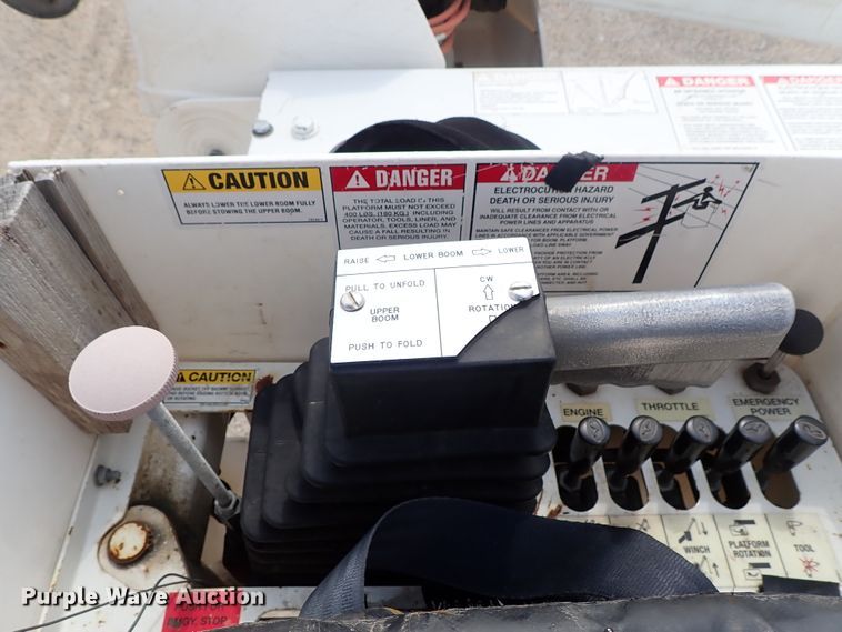 image for item DE0943 2012 International 7300 bucket truck