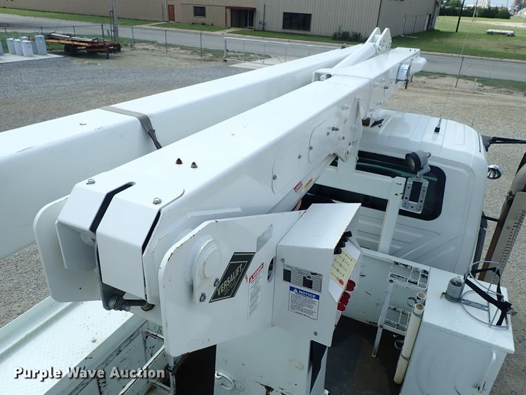 image for item DE0943 2012 International 7300 bucket truck