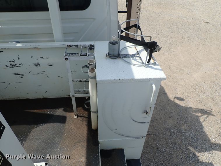 image for item DE0943 2012 International 7300 bucket truck