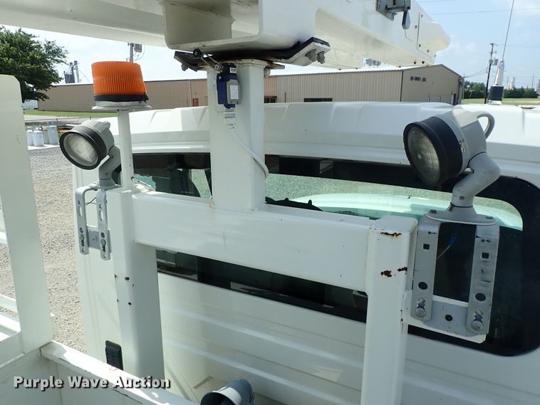 image for item DE0943 2012 International 7300 bucket truck