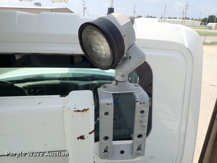 image for item DE0943 2012 International 7300 bucket truck