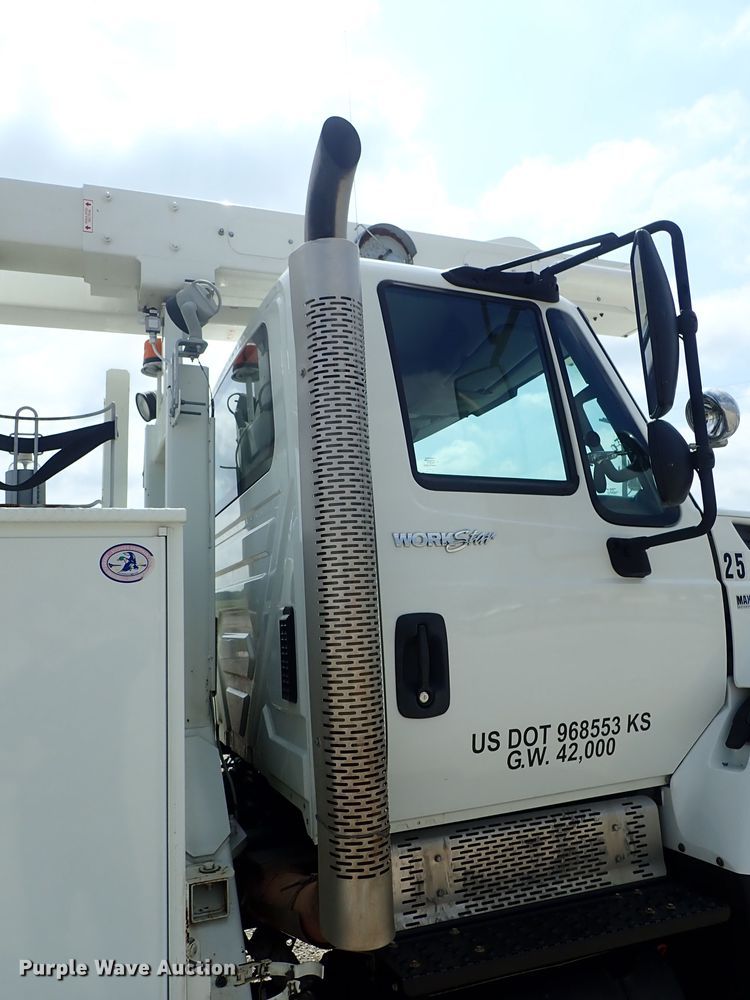 image for item DE0943 2012 International 7300 bucket truck