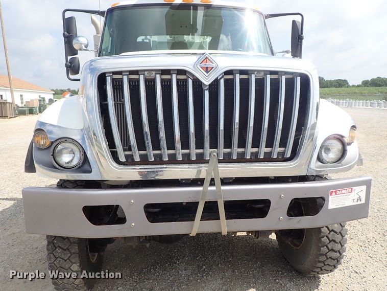image for item DE0943 2012 International 7300 bucket truck