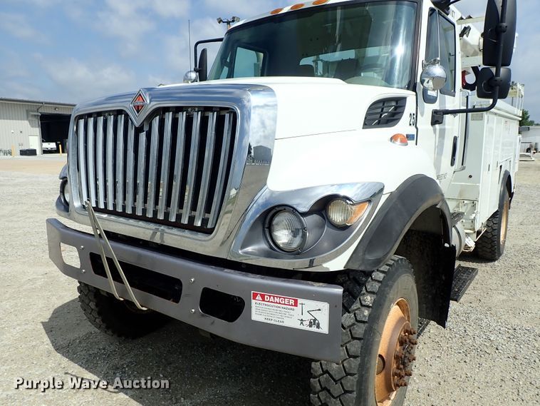 image for item DE0943 2012 International 7300 bucket truck