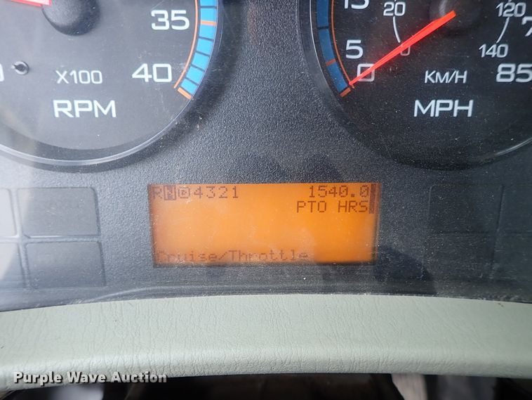 image for item DE0943 2012 International 7300 bucket truck