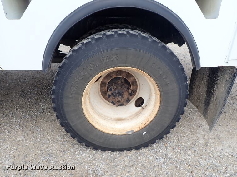 image for item DE0943 2012 International 7300 bucket truck