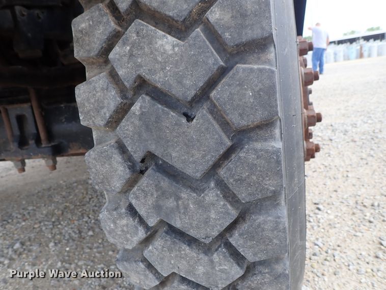 image for item DE0943 2012 International 7300 bucket truck