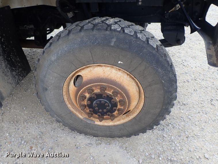 image for item DE0943 2012 International 7300 bucket truck