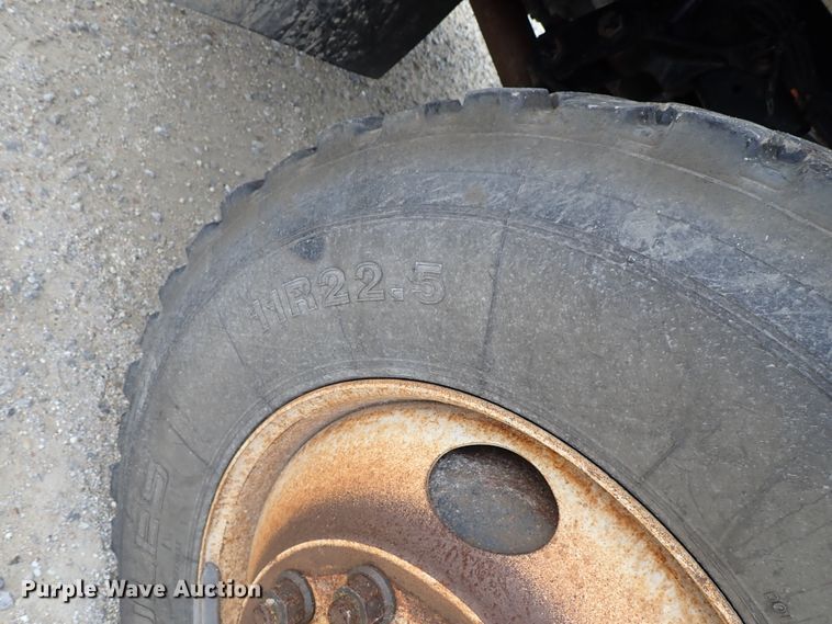 image for item DE0943 2012 International 7300 bucket truck